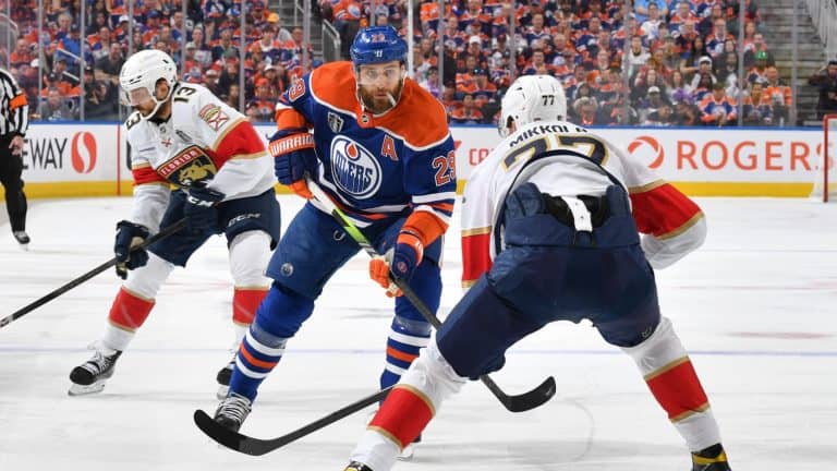 Oilers vs. Panthers in Game 3 of the SCF