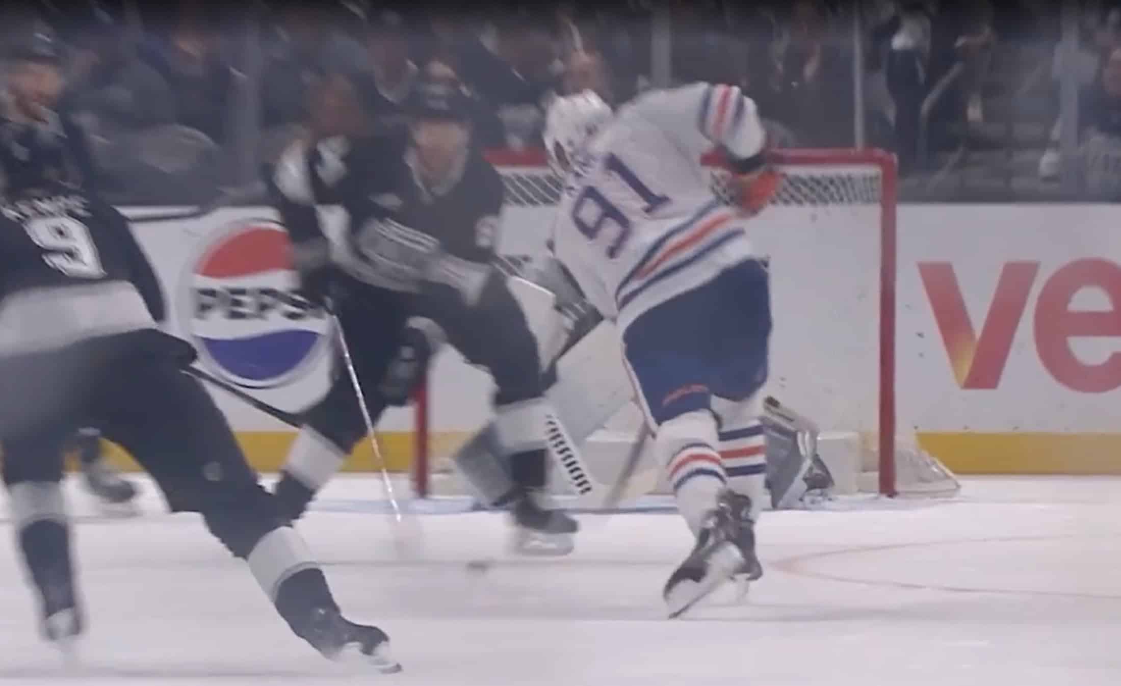 Evander Kane ties it up in the 2nd period of Game 5