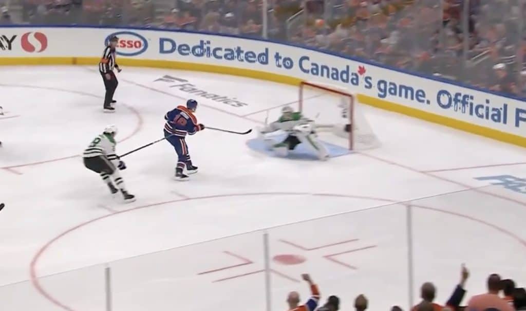 Zach Hyman scores in the 3rd Period of Game 3 to give the Oilers a 4-1 lead.